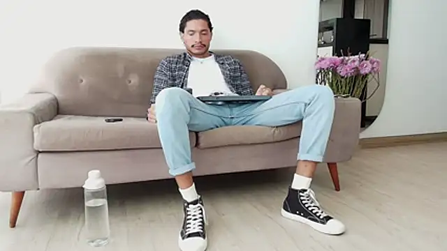 Robyn Miller online show from 11-18-25, 07:29