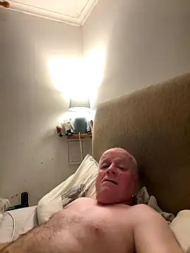 Snapshot of locallad88 chatting on 11-11-25, 08:20 locallad88 online show from 11-11-25, 08:20