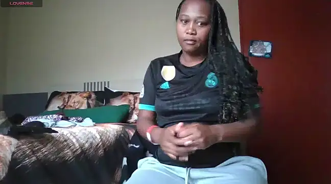 Snapshot of EbonySeductressx chatting on 02-13-25, 02:42 EbonySeductressx online show from 02-13-25, 02:42