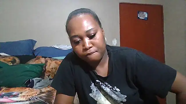 Snapshot of EbonySeductressx chatting on 10-16-25, 05:47 EbonySeductressx online show from 10-16-25, 05:47