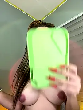 Snapshot of Katy__Perry chatting on 10-20-25, 08:59 Katy Perry online show from 10-20-25, 08:59