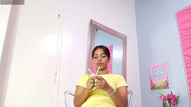 Snapshot of _Valeria_Brown chatting on 03-19-25, 01:10 Valeria Brown online show from 03-19-25, 01:10