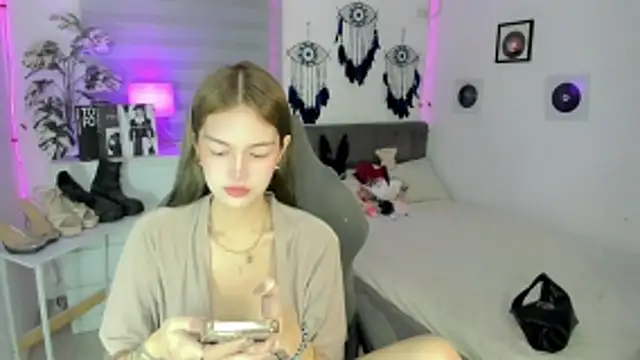 AlexandraMooree online show from 04-02-26, 09:12