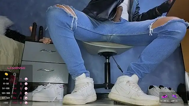 TomLover 12 online show from 02-11-26, 12:26