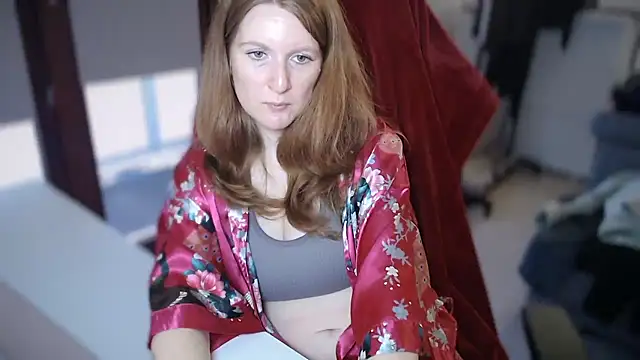 Snapshot of Exotic-Desire chatting on 01-08-26, 08:27 Exotic-Desire online show from 01-08-26, 08:27