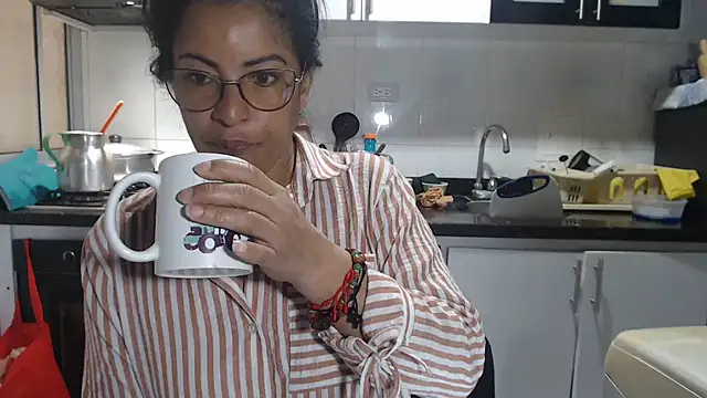 Snapshot of kateleyagrey chatting on 09-28-25, 02:33 kateleyagrey online show from 09-28-25, 02:33