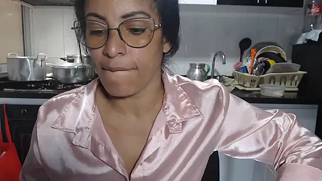 Snapshot of kateleyagrey chatting on 09-30-25, 06:46 kateleyagrey online show from 09-30-25, 06:46