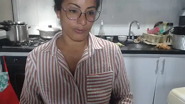 Snapshot of kateleyagrey chatting on 10-30-25, 10:32 kateleyagrey online show from 10-30-25, 10:32