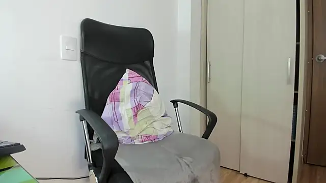 Snapshot of curly__blue chatting on 03-19-26, 11:58 curly blue online show from 03-19-26, 11:58