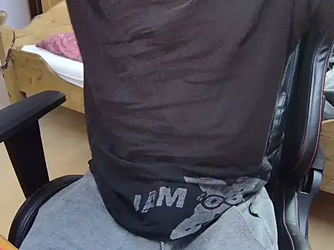 Snapshot of KmlBI26 chatting on 10-15-25, 09:20 KmlBI26 online show from 10-15-25, 09:20