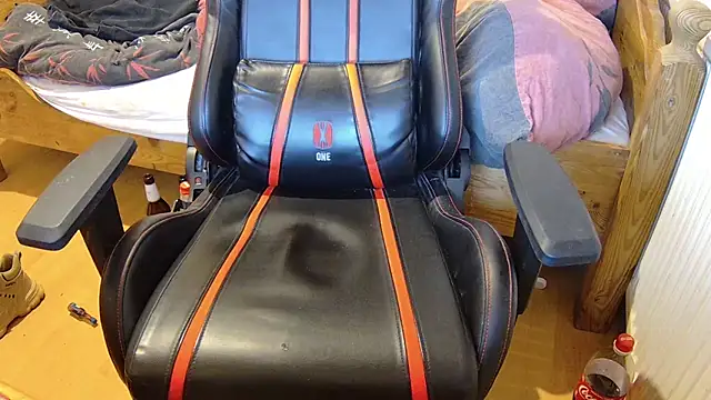 Snapshot of KmlBI26 chatting on 11-26-25, 07:42 KmlBI26 online show from 11-26-25, 07:42