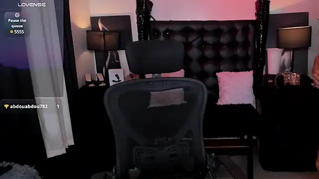 Snapshot of ErinSmith7inches_TS chatting on 12-22-24, 01:23 ErinSmith7inches TS online show from 12-22-24, 01:23