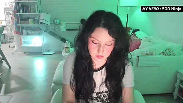 Snapshot of Vesaaa chatting on 10-15-25, 05:40 Vesaaa online show from 10-15-25, 05:40