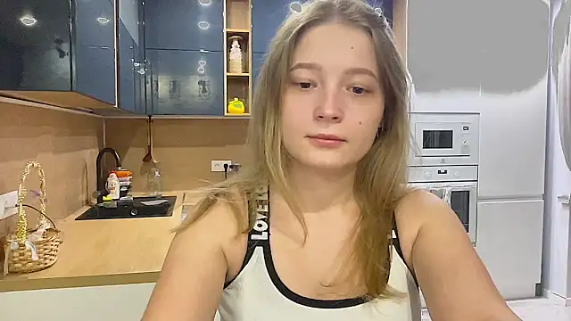 CharmingSarah online show from 10-04-25, 03:32