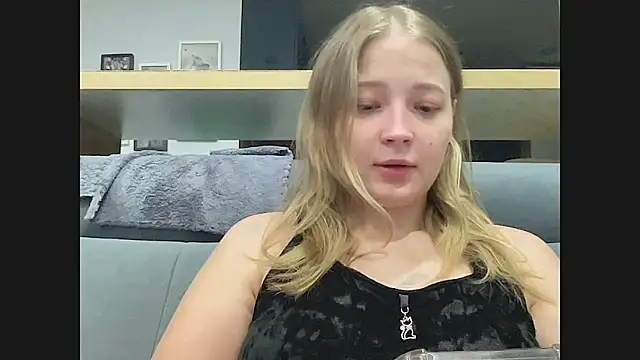 CharmingSarah online show from 10-16-25, 04:30