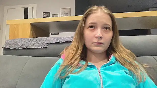 Snapshot of CharmingSarah chatting on 04-25-26, 03:53 CharmingSarah online show from 04-25-26, 03:53