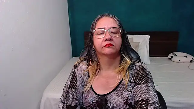 Snapshot of scaelettdubois chatting on 11-15-25, 01:03 scaelettdubois online show from 11-15-25, 01:03