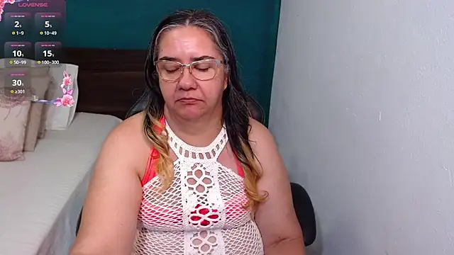 Snapshot of scaelettdubois chatting on 11-20-25, 02:12 scaelettdubois online show from 11-20-25, 02:12