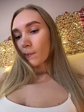 Snapshot of MariaTull chatting on 12-18-25, 09:21 MariaTull online show from 12-18-25, 09:21