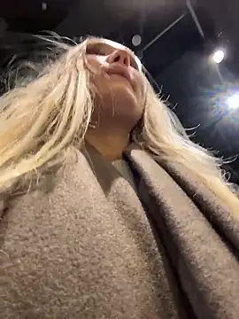 Snapshot of MariaTull chatting on 12-19-25, 12:56 MariaTull online show from 12-19-25, 12:56