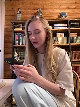 Snapshot of MariaTull chatting on 03-15-26, 02:12 MariaTull online show from 03-15-26, 02:12