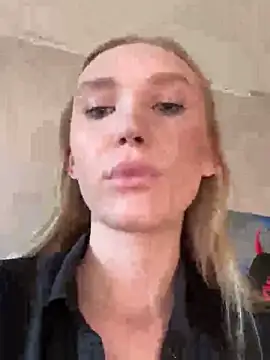 Snapshot of MariaTull chatting on 06-28-26, 04:24 MariaTull online show from 06-28-26, 04:24