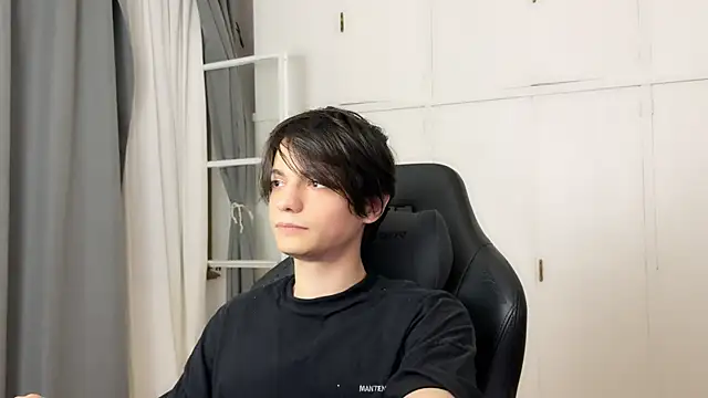 SasukeUhchiaa online show from 03-25-26, 02:06