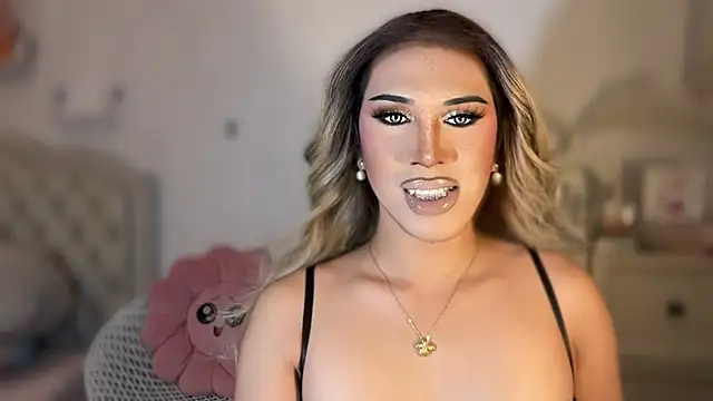 Ts glamxxxx online show from 10-28-25, 02:04