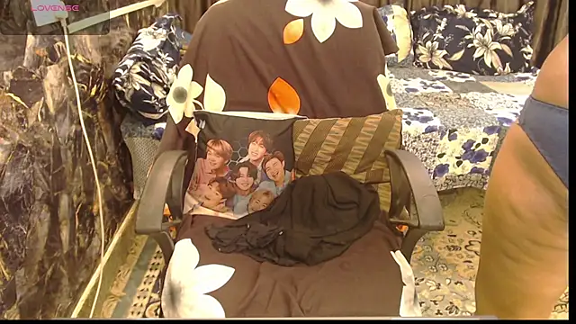 Snapshot of sexyrihana1 chatting on 10-29-25, 07:32 sexyrihana1 online show from 10-29-25, 07:32