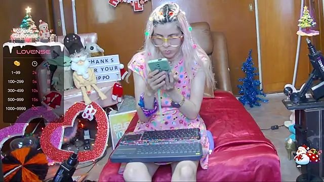 Skinygirl online show from 12-11-24, 01:47