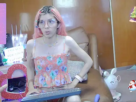 Skinygirl online show from 10-18-25, 12:35