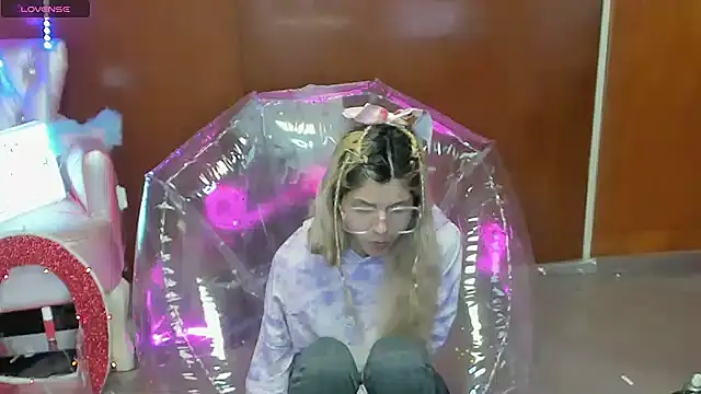 Skinygirl online show from 03-15-26, 11:00