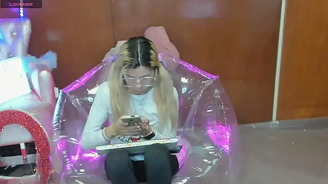 Skinygirl online show from 03-21-26, 10:24