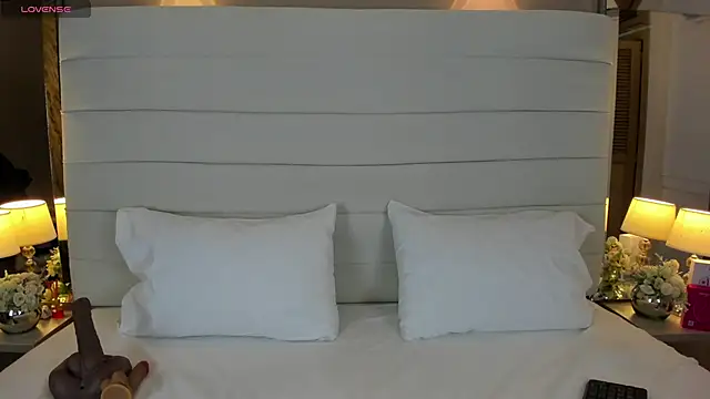 Charlotte93  online show from 01-12-26, 12:10