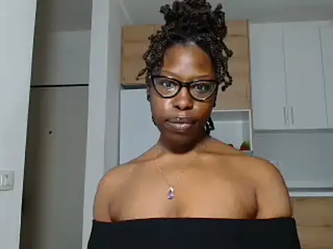 Snapshot of MadamIndigo chatting on 01-09-26, 01:36 MadamIndigo online show from 01-09-26, 01:36