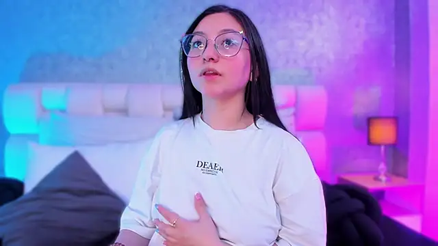 lucy neil online show from 02-06-25, 07:07