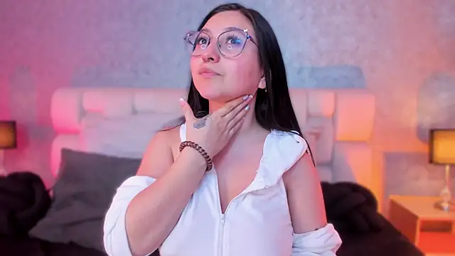 lucy neil online show from 02-11-25, 01:10