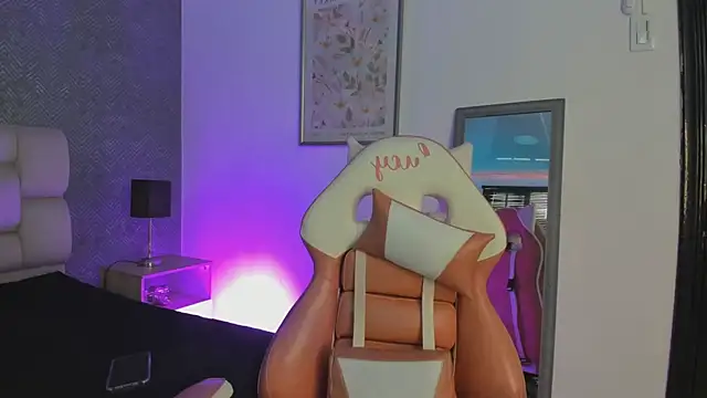 lucy neil online show from 09-17-25, 07:04