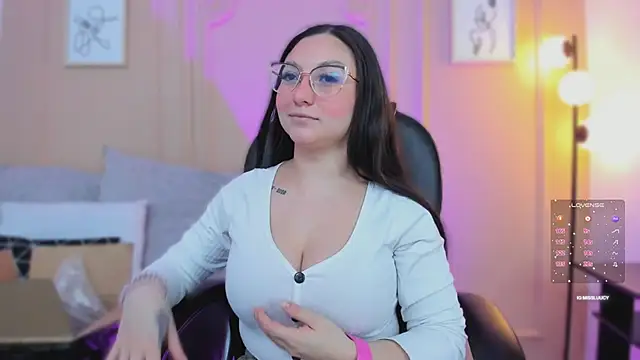 lucy neil online show from 03-26-26, 02:39