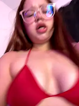 Snapshot of Lucyklein2022 chatting on 10-05-25, 01:04 Lucyklein2022 online show from 10-05-25, 01:04