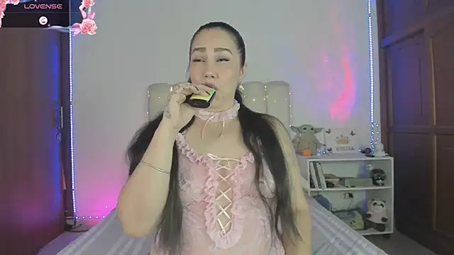yelenaowens online show from 05-22-26, 01:24