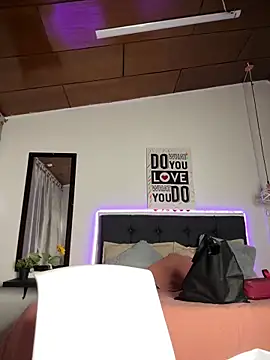 vaness weet online show from 03-22-25, 01:08