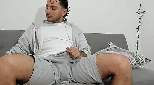 tuyo1995 online show from 02-28-25, 06:09