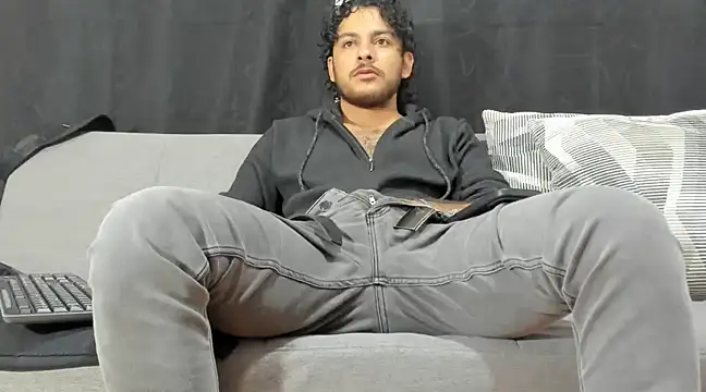 tuyo1995 online show from 03-18-25, 08:04