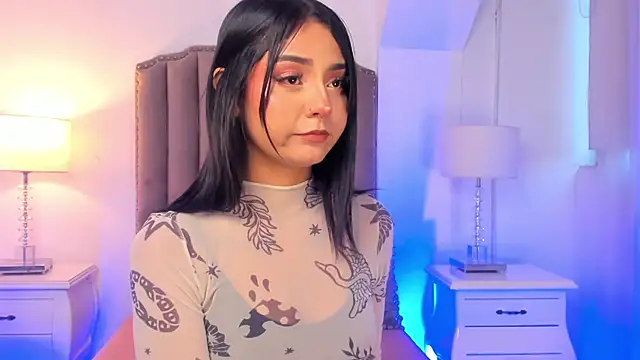 Snapshot of Emma_Torres__ chatting on 12-17-24, 12:11 Emma Torres online show from 12-17-24, 12:11