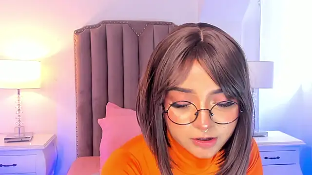 Snapshot of Emma_Torres__ chatting on 12-17-24, 03:17 Emma Torres online show from 12-17-24, 03:17