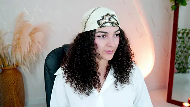 Snapshot of merida_bell18 chatting on 03-04-26, 03:23 merida bell18 online show from 03-04-26, 03:23