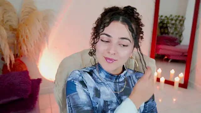 Snapshot of merida_bell18 chatting on 04-23-26, 11:18 merida bell18 online show from 04-23-26, 11:18