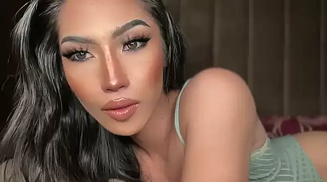 Snapshot of Bella_Gordon chatting on 12-20-24, 02:49 Bella Gordon online show from 12-20-24, 02:49