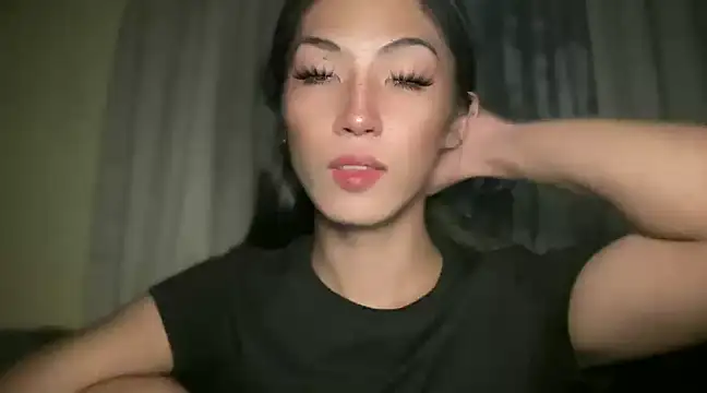 Snapshot of Bella_Gordon chatting on 12-22-24, 08:58 Bella Gordon online show from 12-22-24, 08:58